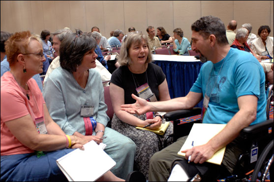 Several hundred congregational presidents met in small groups at GA in 2007 © Nancy Pierce