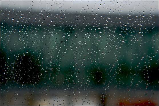 Rain on a window © Eirik Solheim
